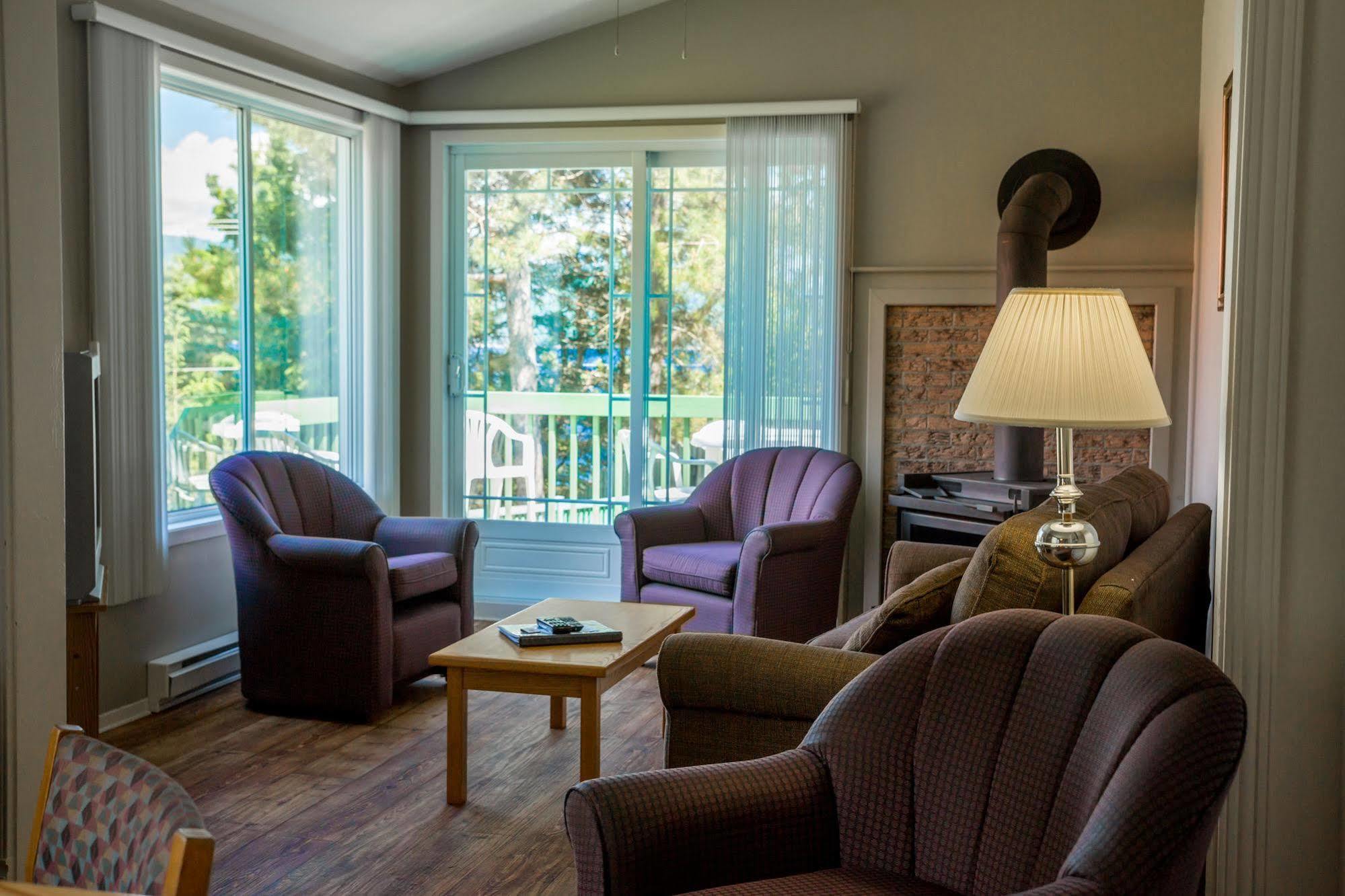Chalets Condos Sur Le Fjord LʼAnse-Saint-Jean Eksteriør billede