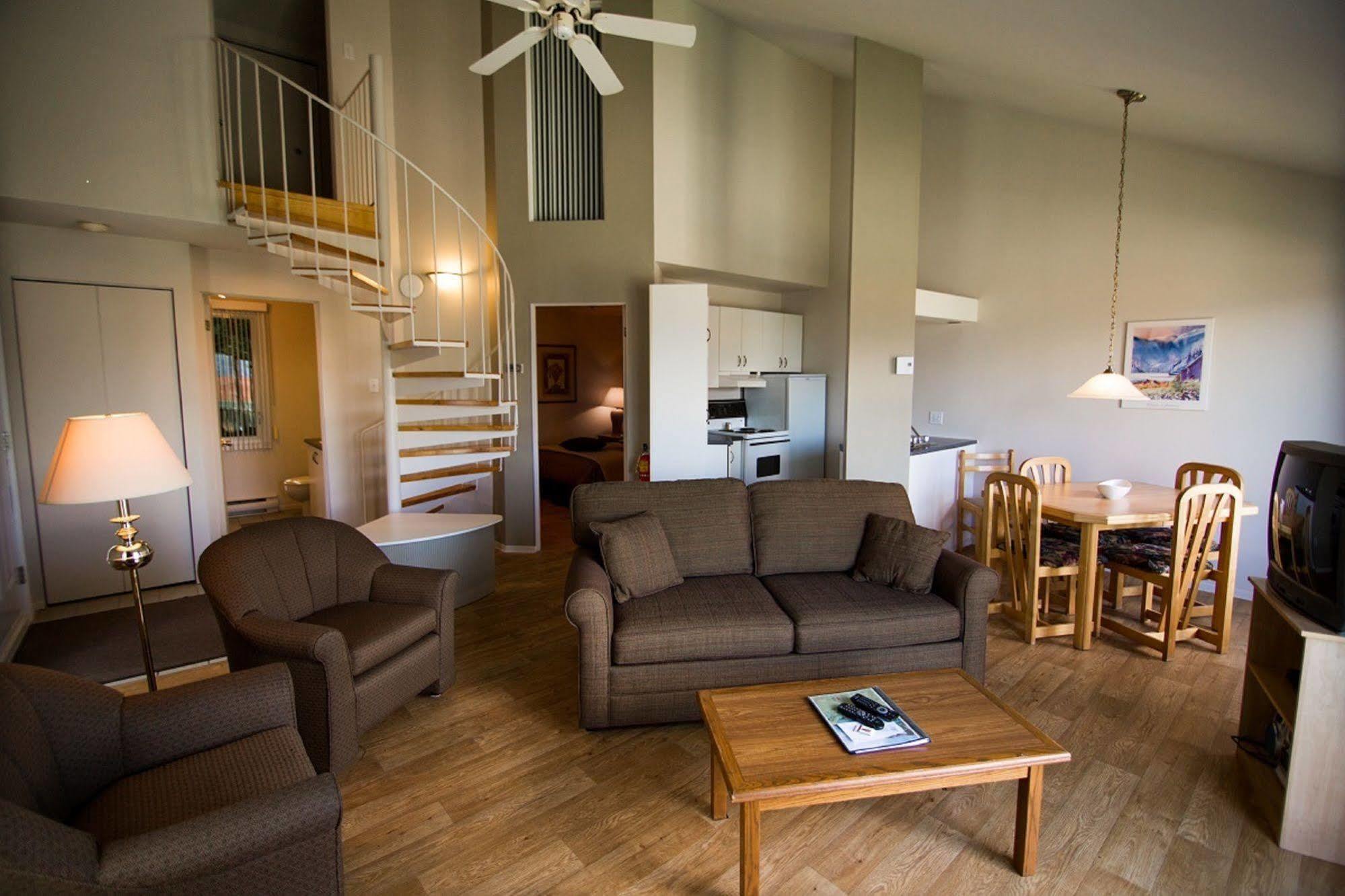Chalets Condos Sur Le Fjord LʼAnse-Saint-Jean Eksteriør billede